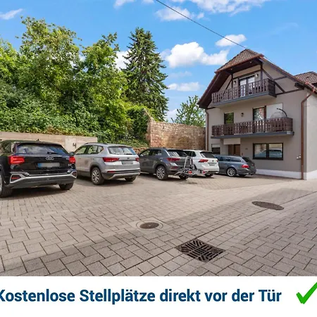 1-2 Personen - Parkplatz - Fahrradgarage - Zentrum - Kueche - Balkon - Klima Apartamento *