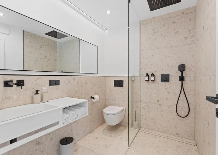 1-2 Personen - Parkplatz - Fahrradgarage - Zentrum - Kueche - Balkon - Klima 公寓 圣马丁