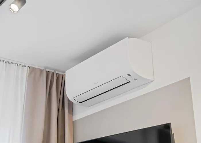 1-2 Personen - Parkplatz - Fahrradgarage - Zentrum - Kueche - Balkon - Klima Apartamento *