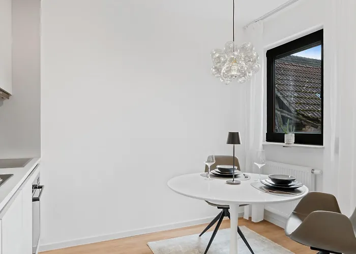 1-2 Personen - Parkplatz - Fahrradgarage - Zentrum - Kueche - Balkon - Klima Apartamento *